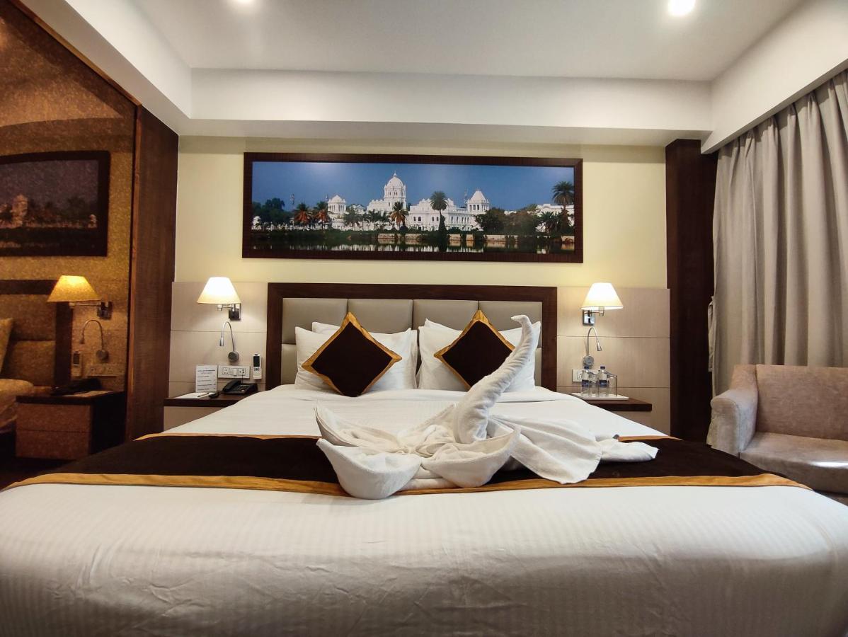 Hotel Rimi International Agartala Zewnętrze zdjęcie
