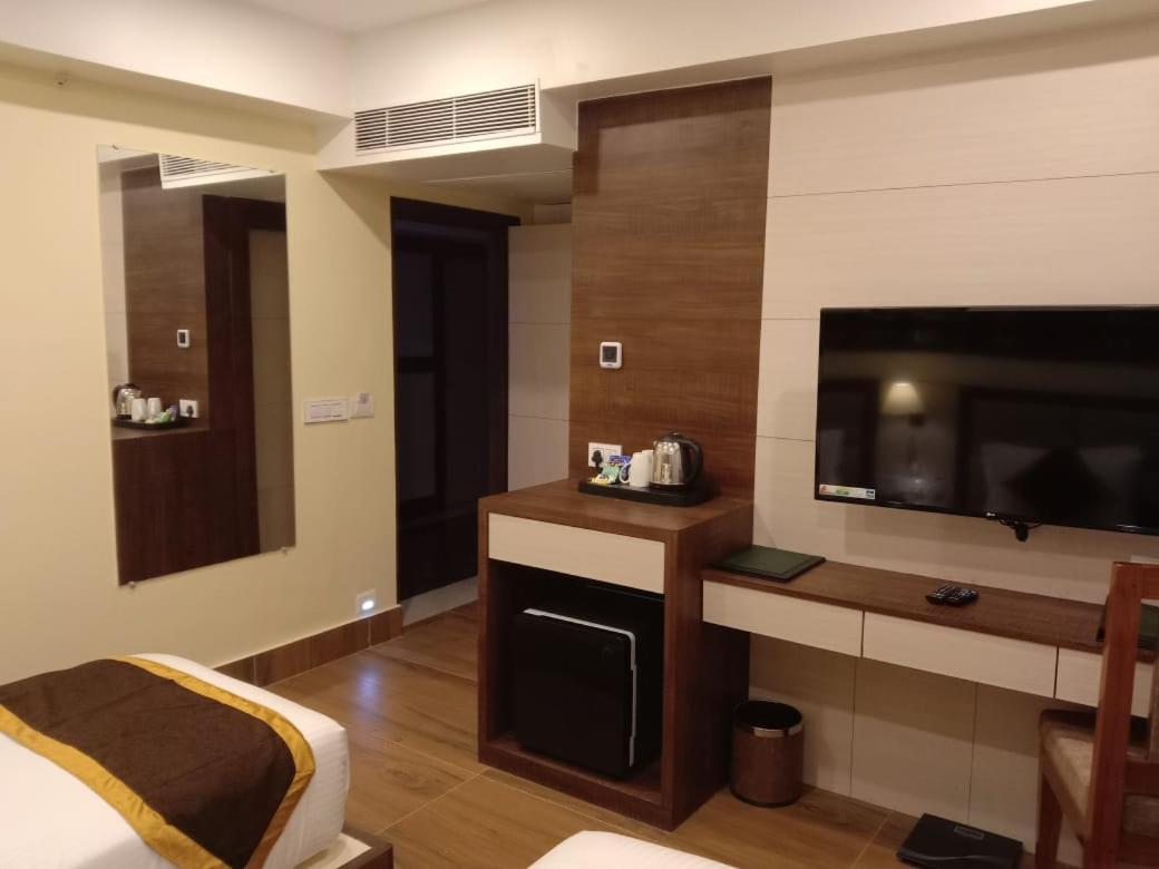 Hotel Rimi International Agartala Zewnętrze zdjęcie