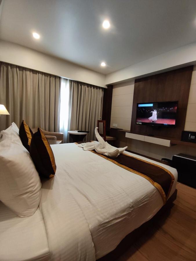 Hotel Rimi International Agartala Zewnętrze zdjęcie