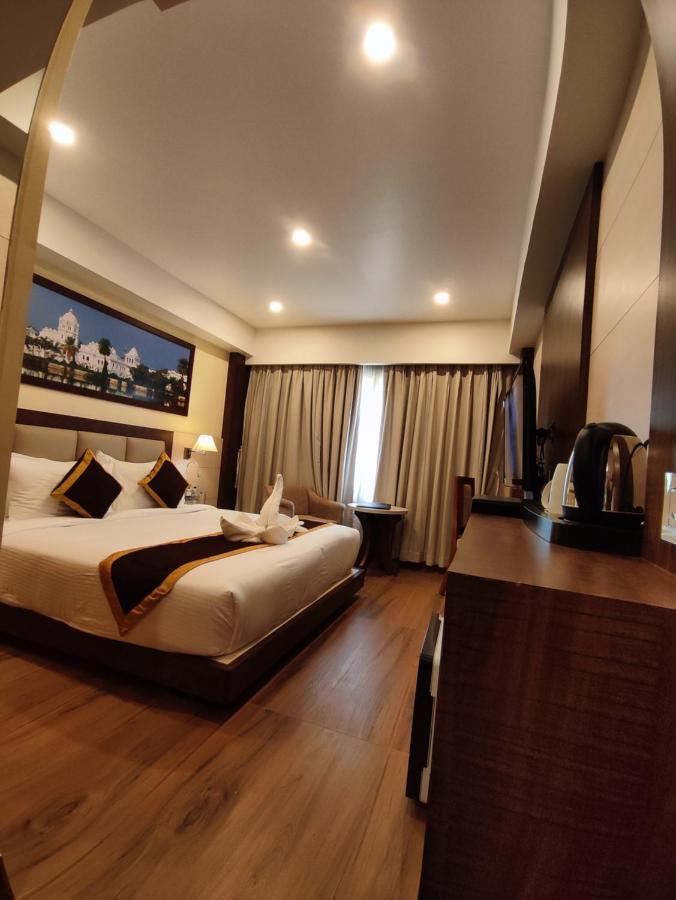 Hotel Rimi International Agartala Zewnętrze zdjęcie