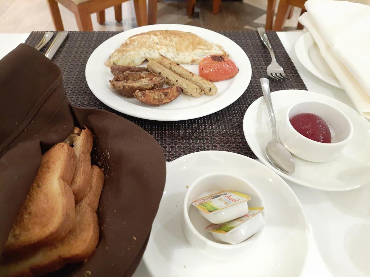 Hotel Rimi International Agartala Zewnętrze zdjęcie