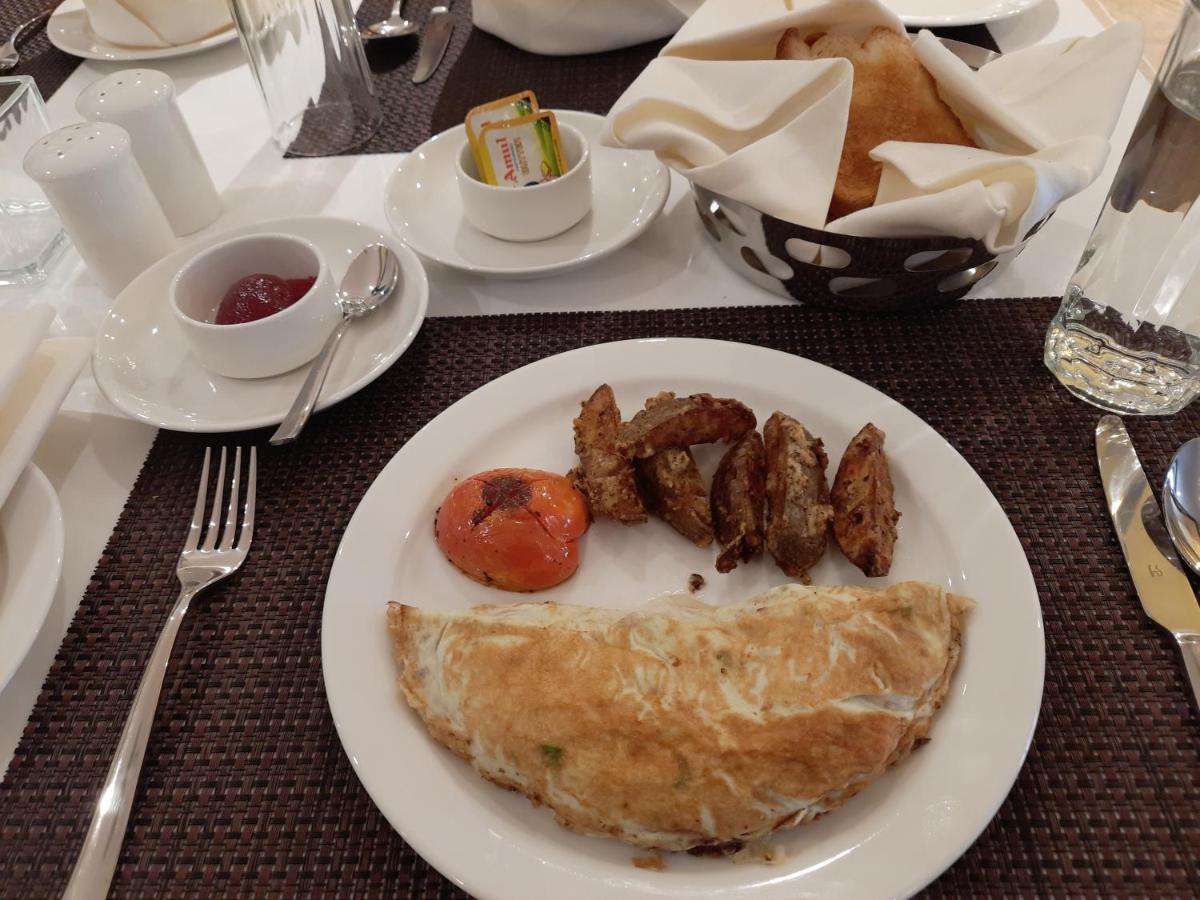 Hotel Rimi International Agartala Zewnętrze zdjęcie